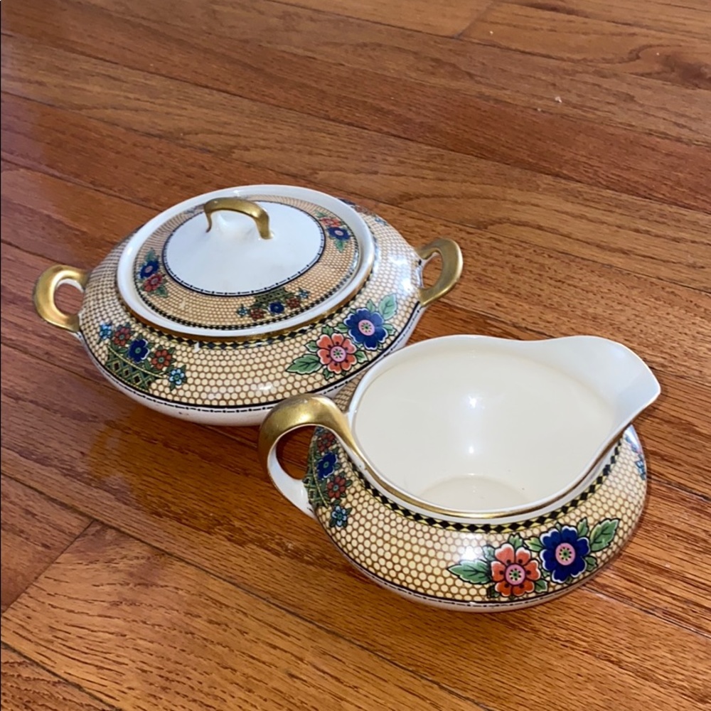 Vintage gravy bowl set